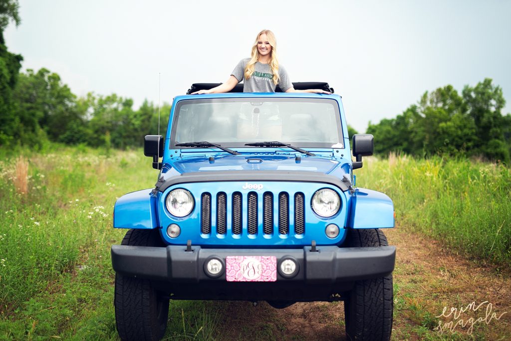 photos with a blue jeep wrangler